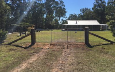 Heavy duty split post dog fence