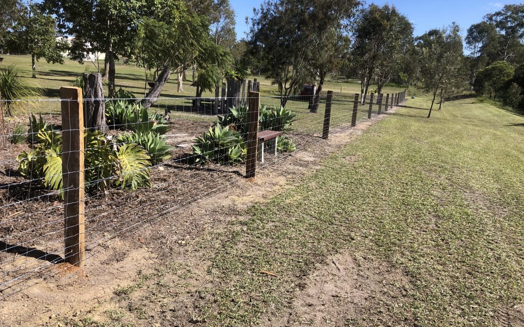 Another heavy duty dog wire split post fence