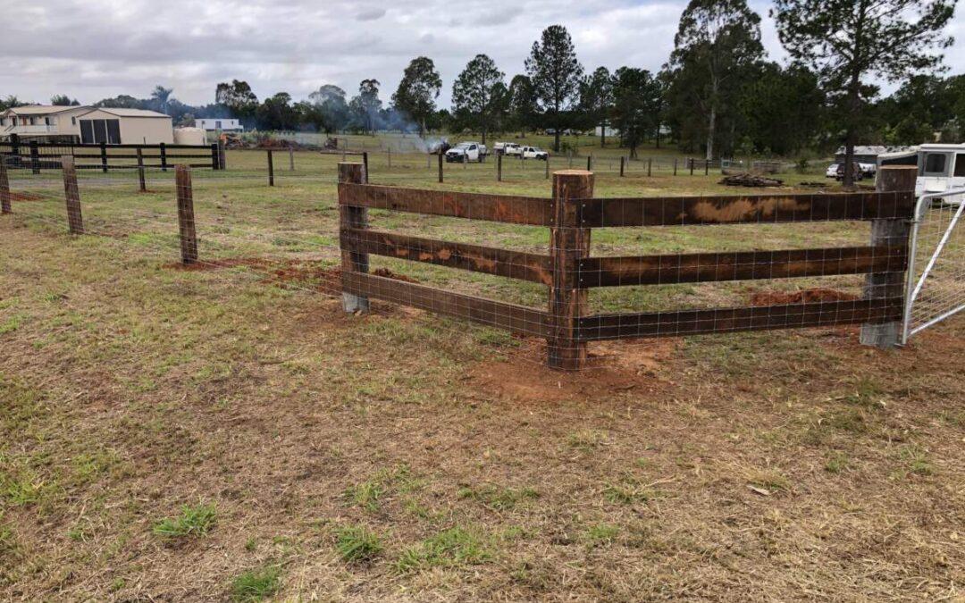 Driveway entrance with heavy duty 2.5mm dog wire Fence