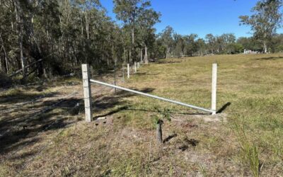 Rural Fence: Concrete Posts with gal pickets